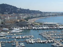 Vue du Vieux-Port de Cannes.