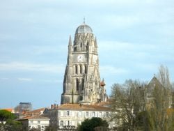 La cathédrale Saint-Pierre de Saintes.