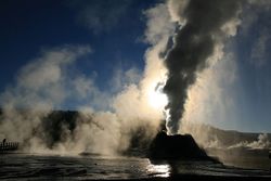 Une éruption du Castle Geyser à Yellowstone.