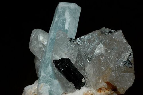 Quartz, aigue-marine et tourmaline.