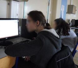 Deux collégiennes de 4ème