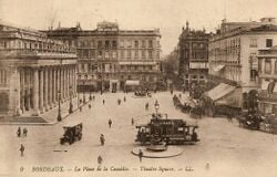 Bordeaux : le Grand Théâtre et le tramway. Carte postale, vers 1900.
