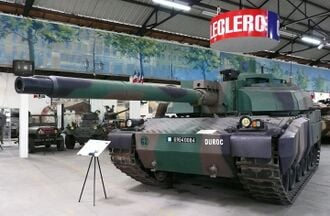 Char Leclerc de la première série (sur la photo, le prototype Duroc). Musée des Blindés Saumur.
