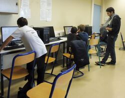 4 collégiens très actifs.