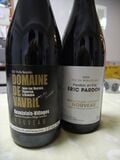 Deux bouteilles de Beaujolais nouveau
