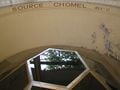 La source chaude de Chomel, captée à Vichy. L'eau qui jaillit de cette source fait plus de 43&nbsp;°C ! Elle est utilisée depuis l'Antiquité pour les bains chauds, appelés thermes.