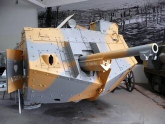 Char Saint-Chamond, de 1917, au Musée des Blindés de Saumur.