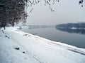 Les rives de la Save enneigées dans la ville croate de Slavonski Brod.