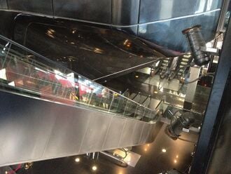 Le hall de l'opéra, avec ses escalators.
