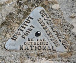 Point géodésique IGN, à Andon (Alpes-Maritimes)