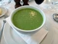 On oublie trop souvent que l'ortie est également comestible... La soupe d'ortie est notamment très riche en vitamine B5