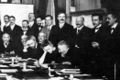 Мари Кюри с Анри Пуанкаре на конференции "Soltay" (1911)