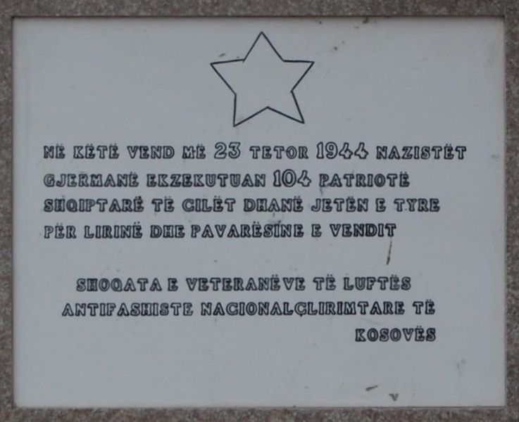 Datei:Mabbet-23 October 1944 Memorial, Pristina, Kosovo 01.jpg