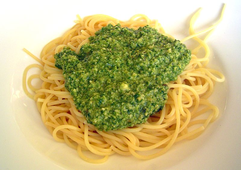 Datei:De-Spaghetti mit Pesto.jpg