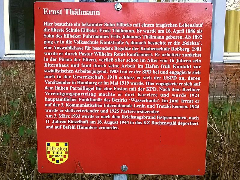 Datei:Ernst Thälmann korrigiert.jpg