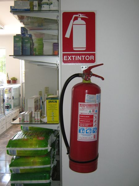 Archivo:12 01 2011 señaletica extintor 022.jpg