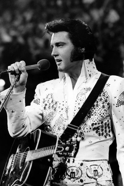 Archivo:Elvis presley 8365.jpg