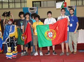 Portugal en la Olimpiada Matemática Internacional de 2013.jpg