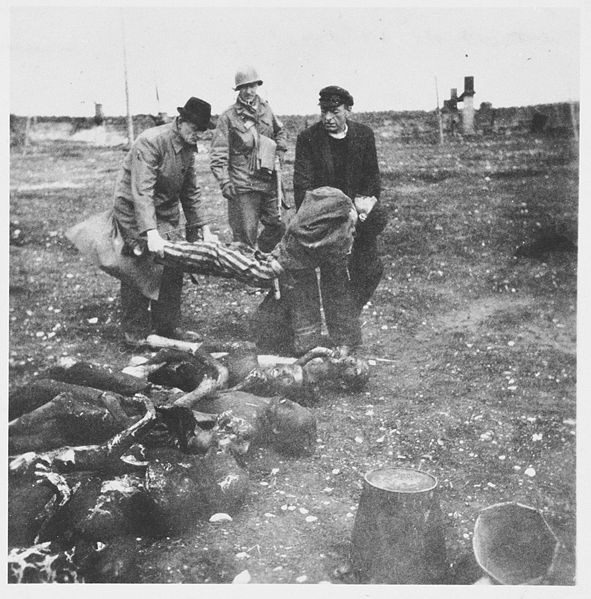 Fichier:Camp de concentration de Buchenwald 1.jpg