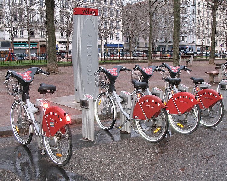 Fichier:Vélo v Lyon.jpg