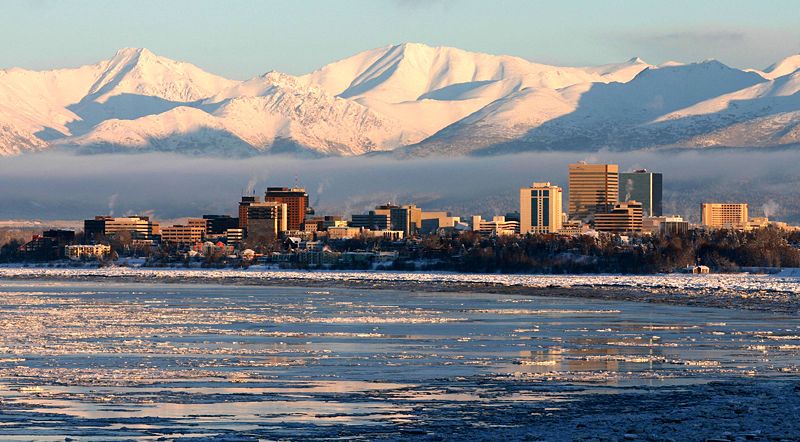 Fichier:Anchorage from Earthquake Park.jpg