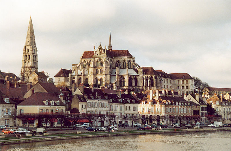 Fichier:Auxerre - quais de l'Yonne.jpg