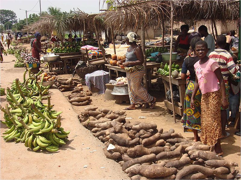 Fichier:Côte d'Ivoire-marché bord route.jpg
