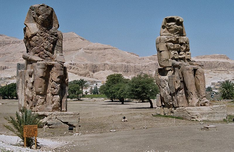 Fichier:Colosses de Memnon.jpg