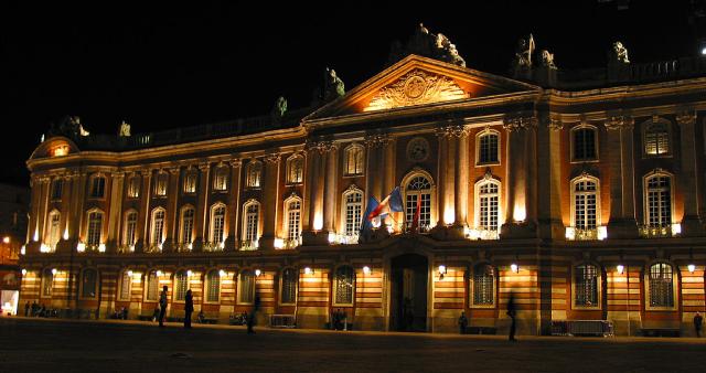 Fichier:Place du Capitole Toulouse.jpg