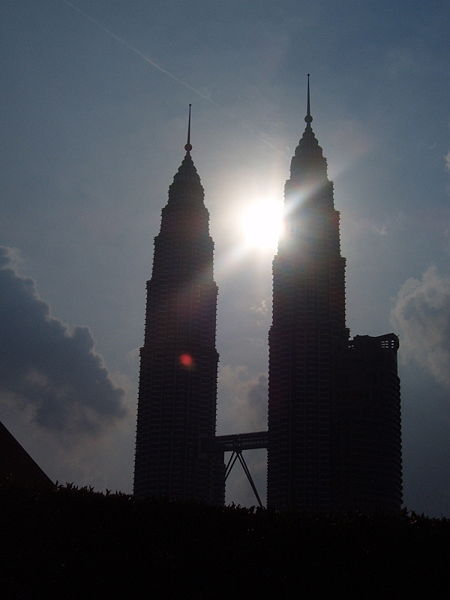 Fichier:Twin Towers at sunset.JPG
