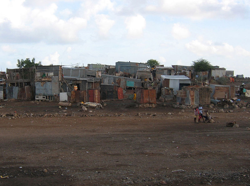 Fichier:Bidonville extérieur à la ville de Djibouti.JPG