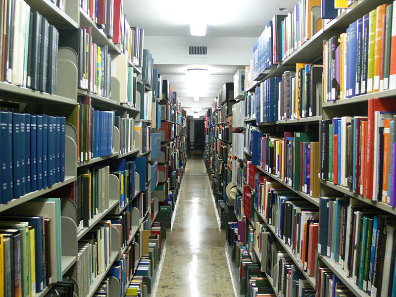 Fichier:Firestone Library Princeton shelves.jpg