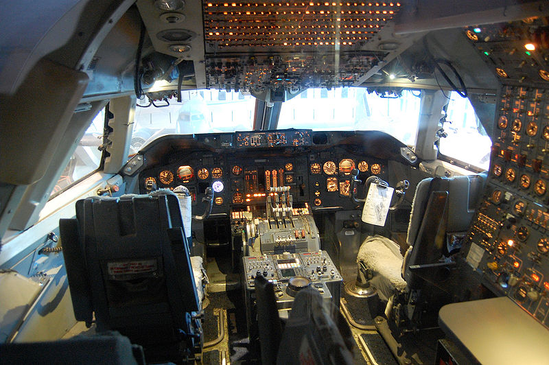 Fichier:Boeing 747-100 Cockpit.jpg