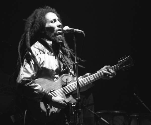 Fichier:Bob-Marley-in-Concert Zurich 05-30-80.jpg