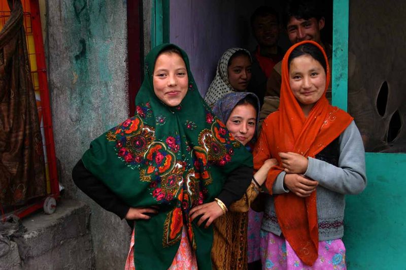 Fichier:Jeunes filles Ladakh.jpg