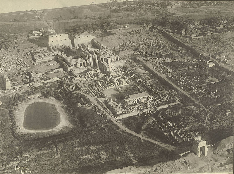 Fichier:Temple Complex at Karnak.jpg