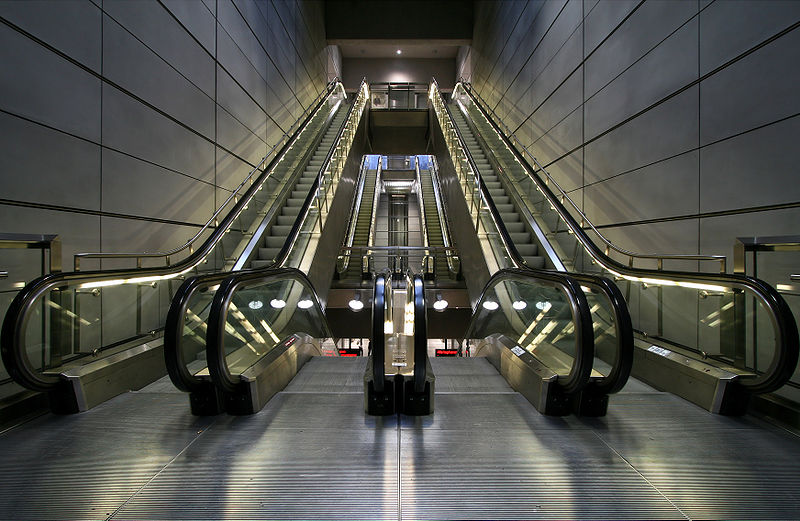 Fichier:Copenhagen Metro escalators.jpg