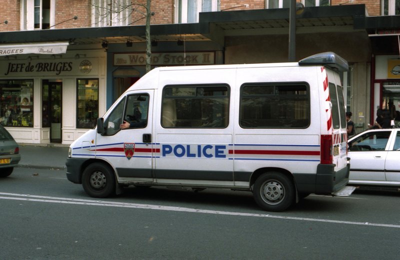 Fichier:800px-Camionette-police-nationale.jpg