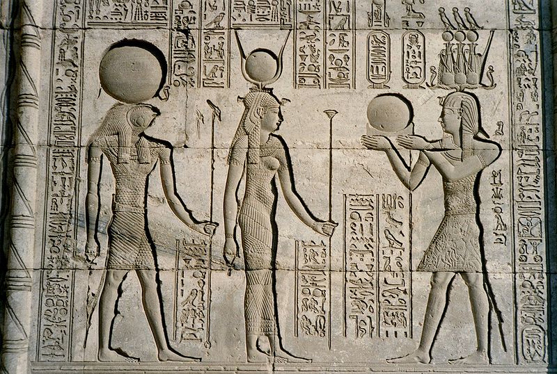 Fichier:Horus, Hathor et Trajan.jpg