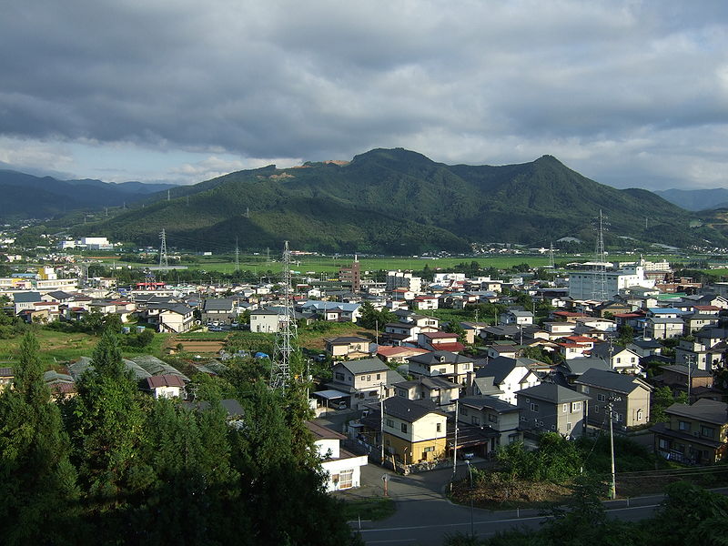 Fichier:Montagne et plaine dans le NE de Honshu -Japon.jpg
