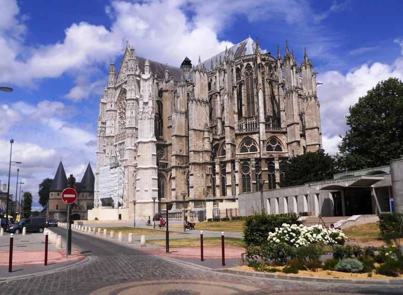 Fichier:Cathédrale de Beauvais-Oise.JPG