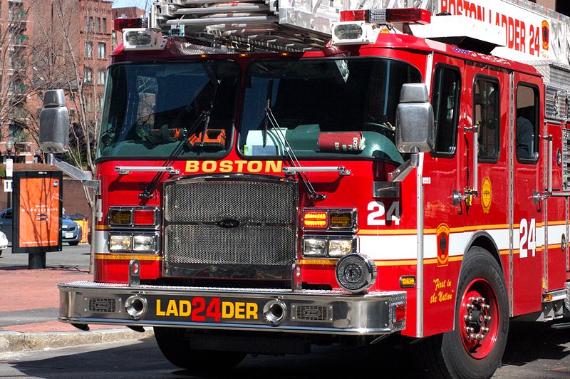 Fichier:Fire truck in Boston.jpg