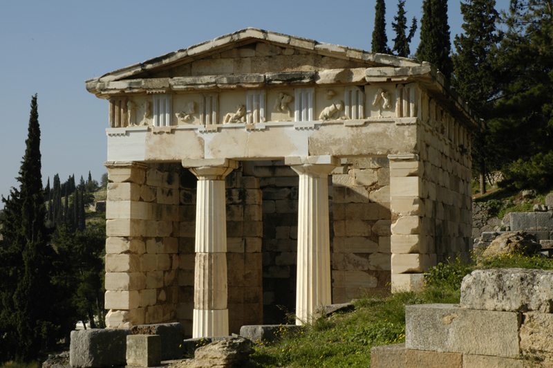 Fichier:Delphes - trésor des Athéniens.jpg