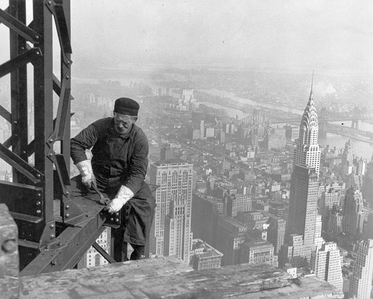 Fichier:Constructeur de gratte-ciel en 1930.jpg