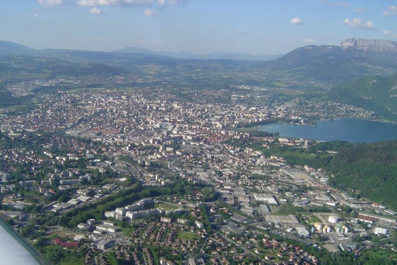 Fichier:Annecy - vue aérienne.jpg