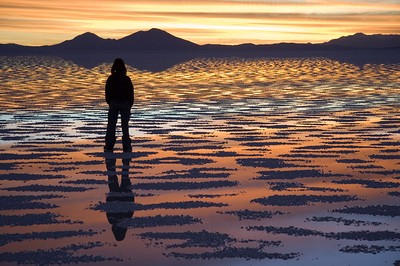 Fichier:Watching Sunset Salar de Uyuni Bolivia Luca Galuzzi 2006.jpg