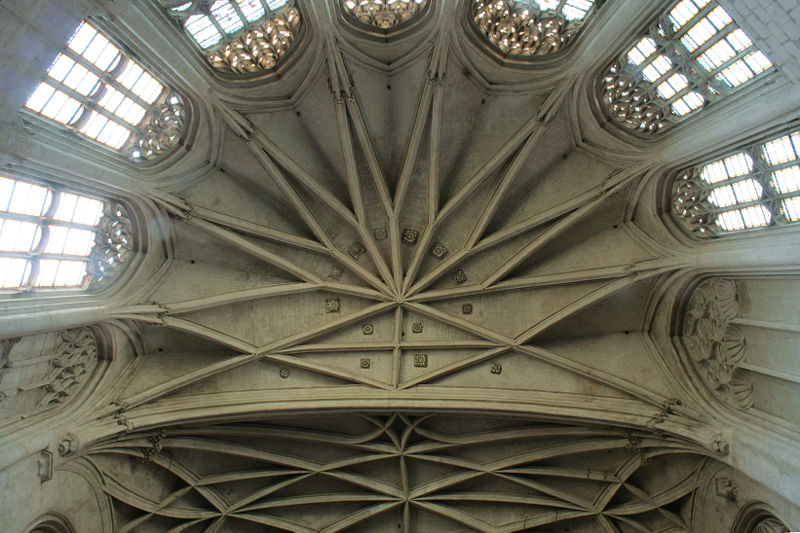 Fichier:Cathedrale de Viviers - voute abside.jpg