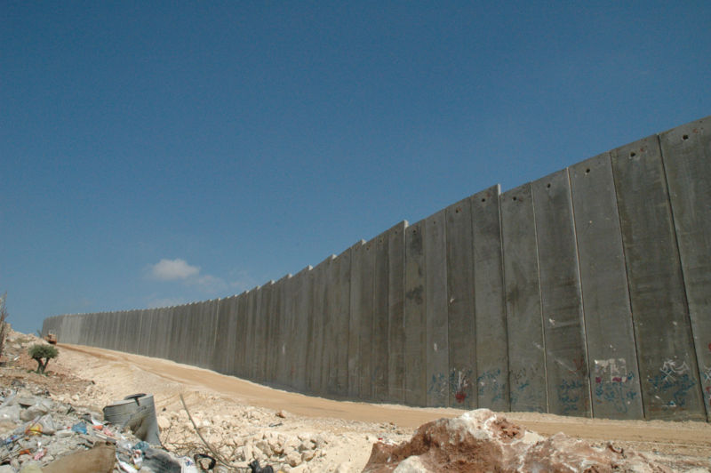 Fichier:Israeli West Bank Barrier.jpg