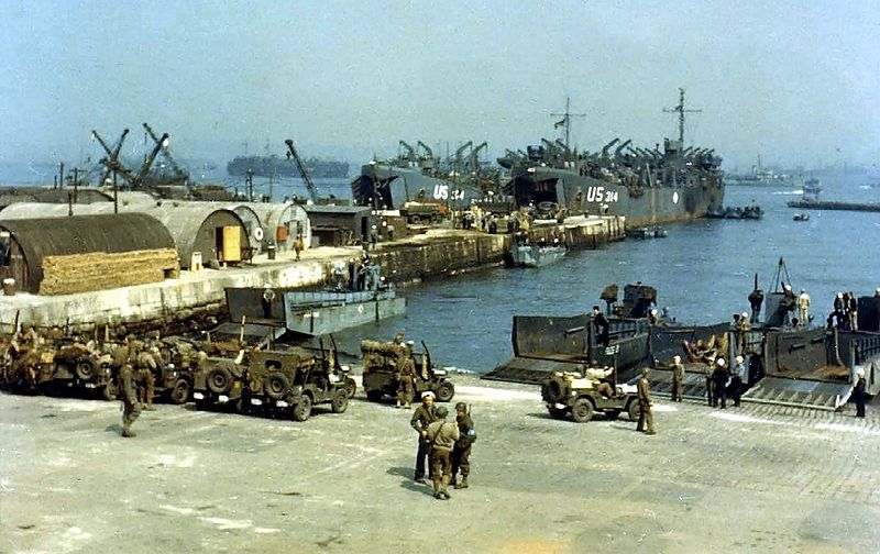 Fichier:Préparatifs pour le débarquement en Normandie - juin 1944.jpg