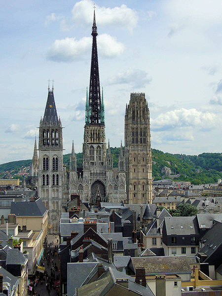 Fichier:Cathédrale de Rouen vue du Gros-Horloge.jpg